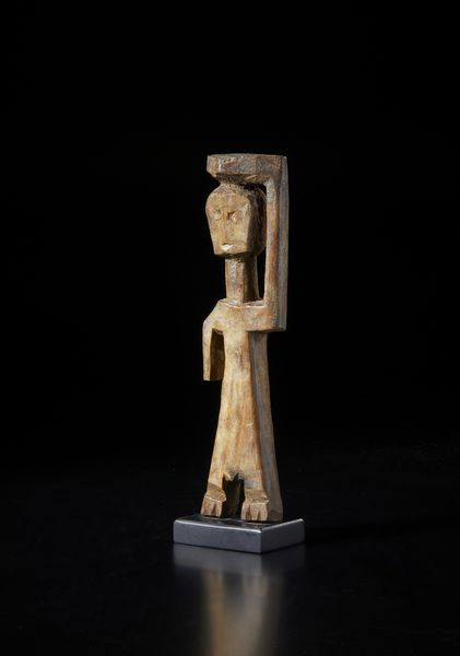 Adan - Togo/Ghana : Scultura antropomorfa stilizzata Aklama. Legno duro a patina naturale.  - Asta Asta 422 | AFRICA, OCEANIA E AMERICHE - ARTIGIANATO AFRICANO: VARI COMMITTENTI E SELEZIONE DALLA COLLEZIONE BARTOLOMUCCI Online - Associazione Nazionale - Case d'Asta italiane