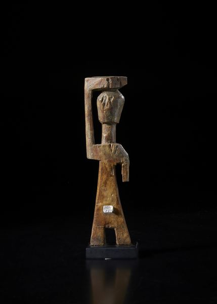 Adan - Togo/Ghana : Scultura antropomorfa stilizzata Aklama. Legno duro a patina naturale.  - Asta Asta 422 | AFRICA, OCEANIA E AMERICHE - ARTIGIANATO AFRICANO: VARI COMMITTENTI E SELEZIONE DALLA COLLEZIONE BARTOLOMUCCI Online - Associazione Nazionale - Case d'Asta italiane