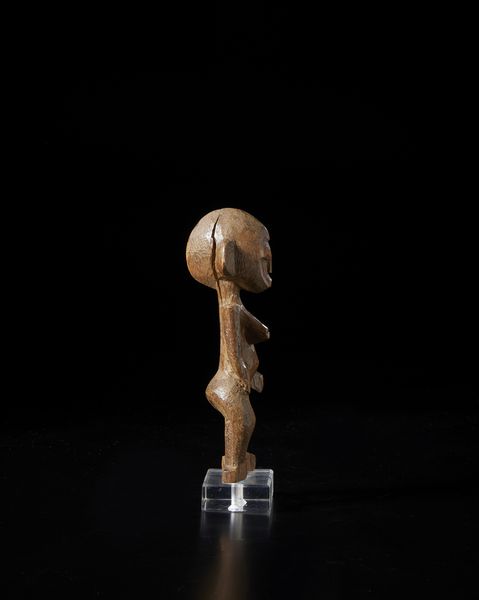 Senufo - Costa d'Avorio/Mali/Burkina Faso : Scultura antropomorfa. Legno duro a patina chiara.  - Asta Asta 422 | AFRICA, OCEANIA E AMERICHE - ARTIGIANATO AFRICANO: VARI COMMITTENTI E SELEZIONE DALLA COLLEZIONE BARTOLOMUCCI Online - Associazione Nazionale - Case d'Asta italiane