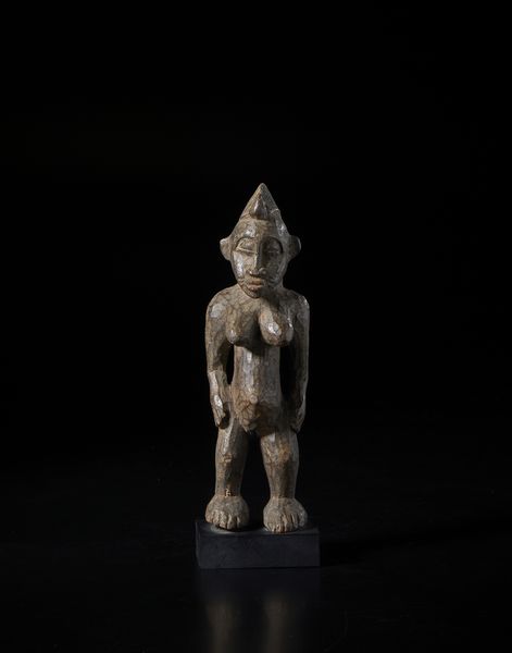 Senufo - Costa d'Avorio/Mali : Scultura antropomorfa. Legno duro a patina scura.  - Asta Asta 422 | AFRICA, OCEANIA E AMERICHE - ARTIGIANATO AFRICANO: VARI COMMITTENTI E SELEZIONE DALLA COLLEZIONE BARTOLOMUCCI Online - Associazione Nazionale - Case d'Asta italiane