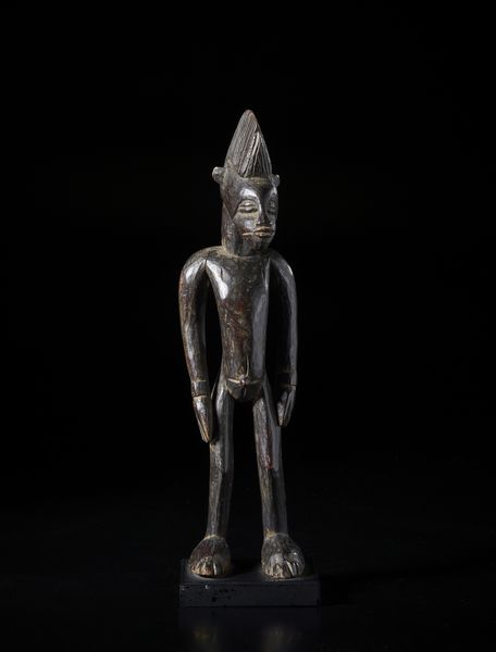 Senufo - Costa d'Avorio/Mali : Scultura antropomorfa. Legno duro a patina nera.  - Asta Asta 422 | AFRICA, OCEANIA E AMERICHE - ARTIGIANATO AFRICANO: VARI COMMITTENTI E SELEZIONE DALLA COLLEZIONE BARTOLOMUCCI Online - Associazione Nazionale - Case d'Asta italiane