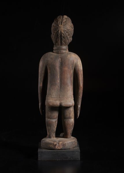 Mende - Sierra Leone : Scultura  antropomorfa femminile.Legno a patina bruna.  - Asta Asta 422 | AFRICA, OCEANIA E AMERICHE - ARTIGIANATO AFRICANO: VARI COMMITTENTI E SELEZIONE DALLA COLLEZIONE BARTOLOMUCCI Online - Associazione Nazionale - Case d'Asta italiane