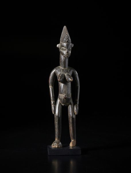 Senufo - Costa d'Avorio/Mali : Scultura antropomorfa. Legno duro a patina scura.  - Asta Asta 422 | AFRICA, OCEANIA E AMERICHE - ARTIGIANATO AFRICANO: VARI COMMITTENTI E SELEZIONE DALLA COLLEZIONE BARTOLOMUCCI Online - Associazione Nazionale - Case d'Asta italiane