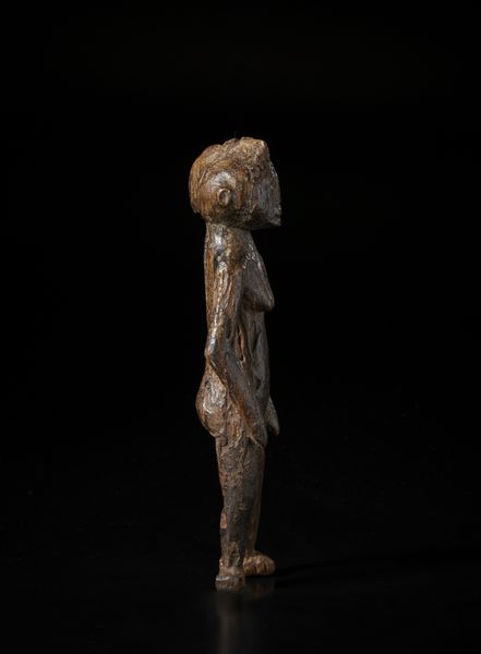 Mossi - Burkina Faso : Scultura antropomorfa. Legno a patina marrone lucida.  - Asta Asta 422 | AFRICA, OCEANIA E AMERICHE - ARTIGIANATO AFRICANO: VARI COMMITTENTI E SELEZIONE DALLA COLLEZIONE BARTOLOMUCCI Online - Associazione Nazionale - Case d'Asta italiane