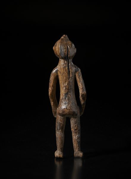 Mossi - Burkina Faso : Scultura antropomorfa. Legno a patina marrone lucida.  - Asta Asta 422 | AFRICA, OCEANIA E AMERICHE - ARTIGIANATO AFRICANO: VARI COMMITTENTI E SELEZIONE DALLA COLLEZIONE BARTOLOMUCCI Online - Associazione Nazionale - Case d'Asta italiane