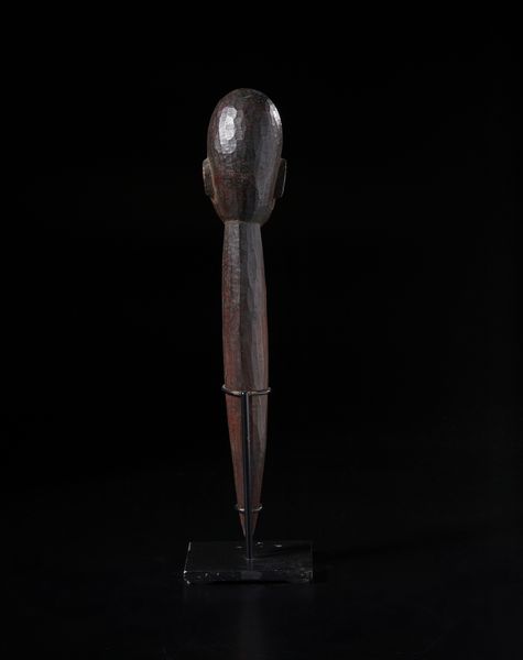 Lobi - Burkina Faso/Costa d'Avorio : Scultura in forma di  testa antropomorfa con collo allungato. Legno duro a patina scura.  - Asta Asta 422 | AFRICA, OCEANIA E AMERICHE - ARTIGIANATO AFRICANO: VARI COMMITTENTI E SELEZIONE DALLA COLLEZIONE BARTOLOMUCCI Online - Associazione Nazionale - Case d'Asta italiane