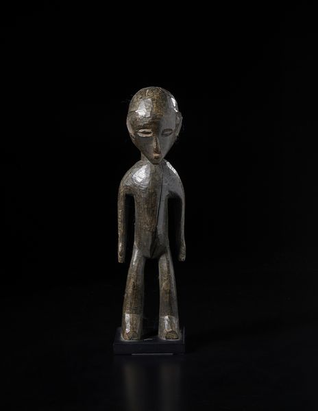 Lobi - Burkina Faso/Costa d'Avorio : Scultura antropomorfa Bateba. Legno duro con patina scura.  - Asta Asta 422 | AFRICA, OCEANIA E AMERICHE - ARTIGIANATO AFRICANO: VARI COMMITTENTI E SELEZIONE DALLA COLLEZIONE BARTOLOMUCCI Online - Associazione Nazionale - Case d'Asta italiane