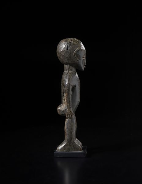 Lobi - Burkina Faso/Costa d'Avorio : Scultura antropomorfa Bateba. Legno duro con patina scura.  - Asta Asta 422 | AFRICA, OCEANIA E AMERICHE - ARTIGIANATO AFRICANO: VARI COMMITTENTI E SELEZIONE DALLA COLLEZIONE BARTOLOMUCCI Online - Associazione Nazionale - Case d'Asta italiane