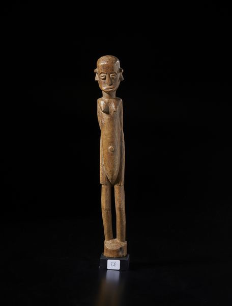 Lobi - Burkina Faso/Costa d'Avorio : Scultura  antropomorfa. Legno duro a patina naturale.  - Asta Asta 422 | AFRICA, OCEANIA E AMERICHE - ARTIGIANATO AFRICANO: VARI COMMITTENTI E SELEZIONE DALLA COLLEZIONE BARTOLOMUCCI Online - Associazione Nazionale - Case d'Asta italiane