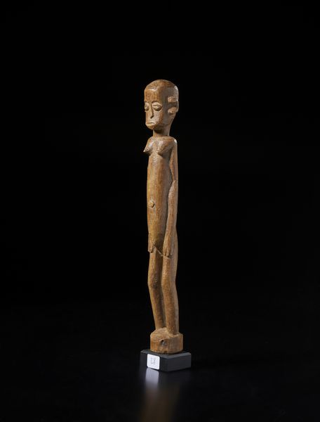 Lobi - Burkina Faso/Costa d'Avorio : Scultura  antropomorfa. Legno duro a patina naturale.  - Asta Asta 422 | AFRICA, OCEANIA E AMERICHE - ARTIGIANATO AFRICANO: VARI COMMITTENTI E SELEZIONE DALLA COLLEZIONE BARTOLOMUCCI Online - Associazione Nazionale - Case d'Asta italiane