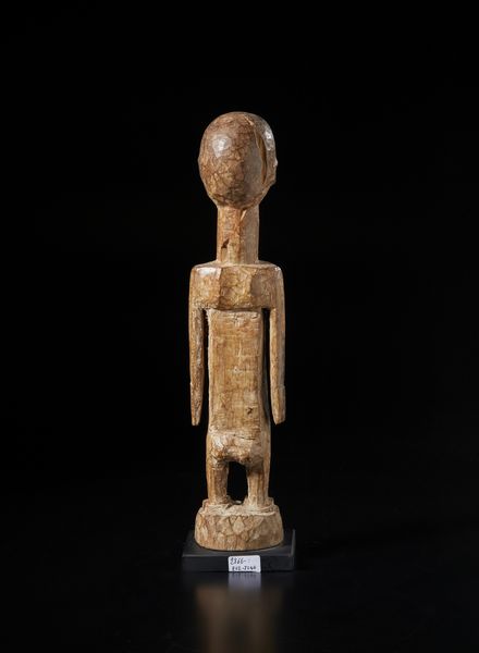 Ewe - Ghana : Scultura antropomorfa. Legno a patina chiara e tracce di caolino.  - Asta Asta 422 | AFRICA, OCEANIA E AMERICHE - ARTIGIANATO AFRICANO: VARI COMMITTENTI E SELEZIONE DALLA COLLEZIONE BARTOLOMUCCI Online - Associazione Nazionale - Case d'Asta italiane