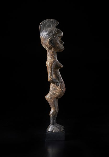 Igbo - Nigeria : Scultura antropomorfa. Legno a patina marrone, pigmenti.  - Asta Asta 422 | AFRICA, OCEANIA E AMERICHE - ARTIGIANATO AFRICANO: VARI COMMITTENTI E SELEZIONE DALLA COLLEZIONE BARTOLOMUCCI Online - Associazione Nazionale - Case d'Asta italiane