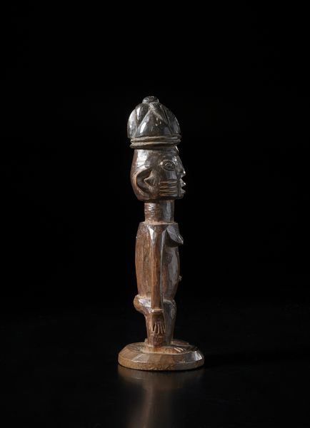 Yoruba -Nigeria : Scultura antropomorfa di gemello singolo ibeji. Legno duro a patina scura.  - Asta Asta 422 | AFRICA, OCEANIA E AMERICHE - ARTIGIANATO AFRICANO: VARI COMMITTENTI E SELEZIONE DALLA COLLEZIONE BARTOLOMUCCI Online - Associazione Nazionale - Case d'Asta italiane