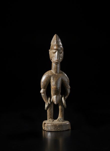 Yoruba -Nigeria : Scultura antropomorfa di gemello singolo Ibeji.Legno a patina bruna e metallo.  - Asta Asta 422 | AFRICA, OCEANIA E AMERICHE - ARTIGIANATO AFRICANO: VARI COMMITTENTI E SELEZIONE DALLA COLLEZIONE BARTOLOMUCCI Online - Associazione Nazionale - Case d'Asta italiane