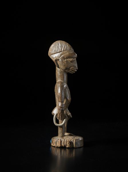 Yoruba -Nigeria : Scultura antropomorfa di gemello singolo Ibeji.Legno a patina bruna e metallo.  - Asta Asta 422 | AFRICA, OCEANIA E AMERICHE - ARTIGIANATO AFRICANO: VARI COMMITTENTI E SELEZIONE DALLA COLLEZIONE BARTOLOMUCCI Online - Associazione Nazionale - Case d'Asta italiane