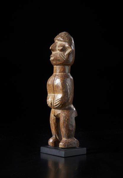 Fon - Nigeria/Benin : Scultura antropomorfa femminile. Legno duro a patina marrone.  - Asta Asta 422 | AFRICA, OCEANIA E AMERICHE - ARTIGIANATO AFRICANO: VARI COMMITTENTI E SELEZIONE DALLA COLLEZIONE BARTOLOMUCCI Online - Associazione Nazionale - Case d'Asta italiane