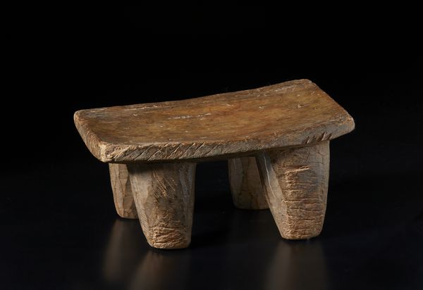 Mossi - Burkina Faso : Seggio. Legno massiccio con patina marrone.  - Asta Asta 422 | AFRICA, OCEANIA E AMERICHE - ARTIGIANATO AFRICANO: VARI COMMITTENTI E SELEZIONE DALLA COLLEZIONE BARTOLOMUCCI Online - Associazione Nazionale - Case d'Asta italiane