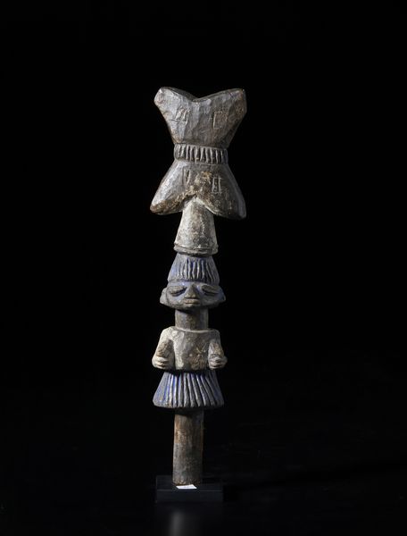 Yoruba -Nigeria : Scultura Shango con figura antropomorfa. Legno duro con caolino e pigmenti.  - Asta Asta 422 | AFRICA, OCEANIA E AMERICHE - ARTIGIANATO AFRICANO: VARI COMMITTENTI E SELEZIONE DALLA COLLEZIONE BARTOLOMUCCI Online - Associazione Nazionale - Case d'Asta italiane