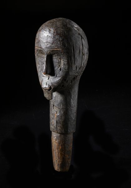 Fang - Gabon : Picchetto con testa antropomorfa o guardiano di reliquiario. Legno a patina scura.  - Asta Asta 422 | AFRICA, OCEANIA E AMERICHE - ARTIGIANATO AFRICANO: VARI COMMITTENTI E SELEZIONE DALLA COLLEZIONE BARTOLOMUCCI Online - Associazione Nazionale - Case d'Asta italiane