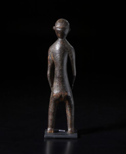 Pende - Repubblica Democratica del Congo : Scultura antropomorfa. Legno duro a patina scura.  - Asta Asta 422 | AFRICA, OCEANIA E AMERICHE - ARTIGIANATO AFRICANO: VARI COMMITTENTI E SELEZIONE DALLA COLLEZIONE BARTOLOMUCCI Online - Associazione Nazionale - Case d'Asta italiane