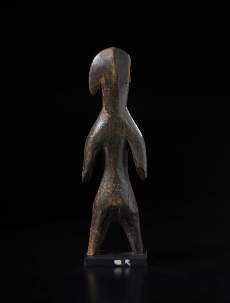 Bambara - Mali : Scultura  antropomorfa con mancanza. Legno a patina scura e marrone.  - Asta Asta 422 | AFRICA, OCEANIA E AMERICHE - ARTIGIANATO AFRICANO: VARI COMMITTENTI E SELEZIONE DALLA COLLEZIONE BARTOLOMUCCI Online - Associazione Nazionale - Case d'Asta italiane