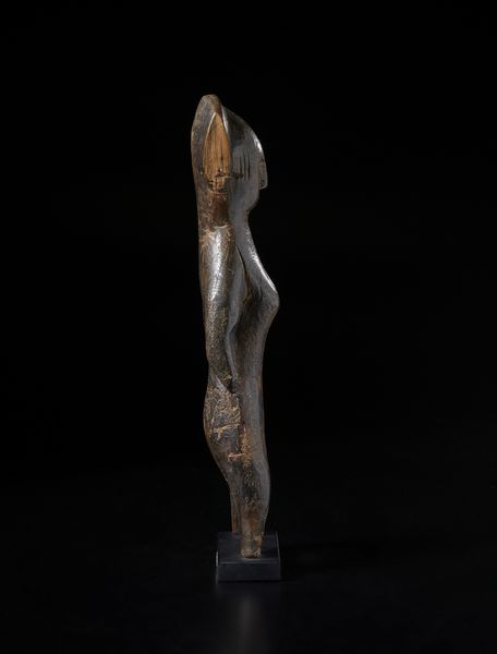 Bambara - Mali : Scultura  antropomorfa con mancanza. Legno a patina scura e marrone.  - Asta Asta 422 | AFRICA, OCEANIA E AMERICHE - ARTIGIANATO AFRICANO: VARI COMMITTENTI E SELEZIONE DALLA COLLEZIONE BARTOLOMUCCI Online - Associazione Nazionale - Case d'Asta italiane