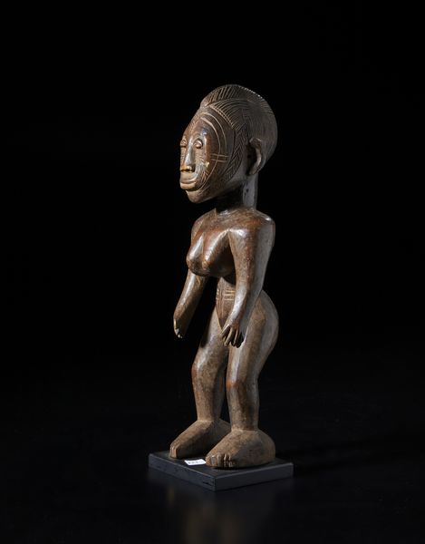 Mossi - Burkina Faso : Scultura antropomorfa. Legno duro a patina marrone.  - Asta Asta 422 | AFRICA, OCEANIA E AMERICHE - ARTIGIANATO AFRICANO: VARI COMMITTENTI E SELEZIONE DALLA COLLEZIONE BARTOLOMUCCI Online - Associazione Nazionale - Case d'Asta italiane