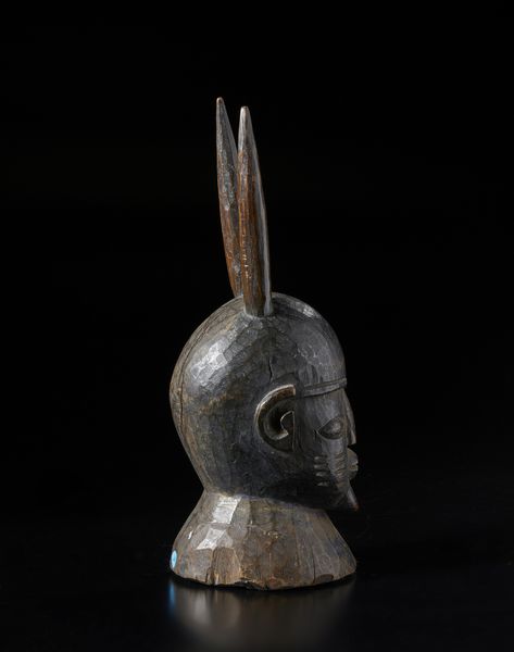 Yoruba -Nigeria : Cimiero con testa antropozoomorfa.Legno duro a patina scura.  - Asta Asta 422 | AFRICA, OCEANIA E AMERICHE - ARTIGIANATO AFRICANO: VARI COMMITTENTI E SELEZIONE DALLA COLLEZIONE BARTOLOMUCCI Online - Associazione Nazionale - Case d'Asta italiane