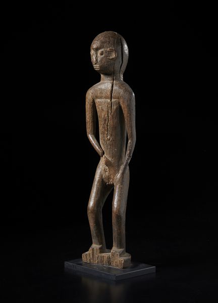 Lobi - Burkina Faso : Scultura antropomorfa. Legno duro a patina marrone.  - Asta Asta 422 | AFRICA, OCEANIA E AMERICHE - ARTIGIANATO AFRICANO: VARI COMMITTENTI E SELEZIONE DALLA COLLEZIONE BARTOLOMUCCI Online - Associazione Nazionale - Case d'Asta italiane