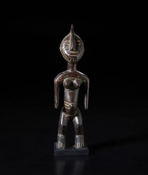 Mossi - Burkina Faso : Scultura  antropomorfa. Legno a patina scura.  - Asta Asta 422 | AFRICA, OCEANIA E AMERICHE - ARTIGIANATO AFRICANO: VARI COMMITTENTI E SELEZIONE DALLA COLLEZIONE BARTOLOMUCCI Online - Associazione Nazionale - Case d'Asta italiane