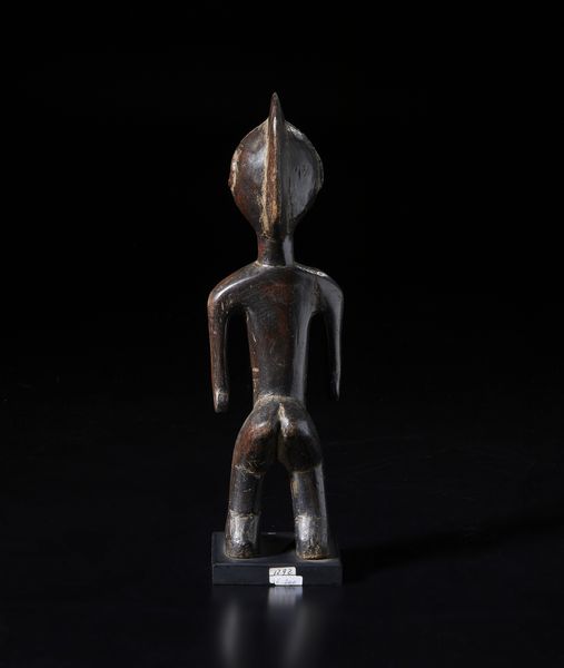 Mossi - Burkina Faso : Scultura  antropomorfa. Legno a patina scura.  - Asta Asta 422 | AFRICA, OCEANIA E AMERICHE - ARTIGIANATO AFRICANO: VARI COMMITTENTI E SELEZIONE DALLA COLLEZIONE BARTOLOMUCCI Online - Associazione Nazionale - Case d'Asta italiane