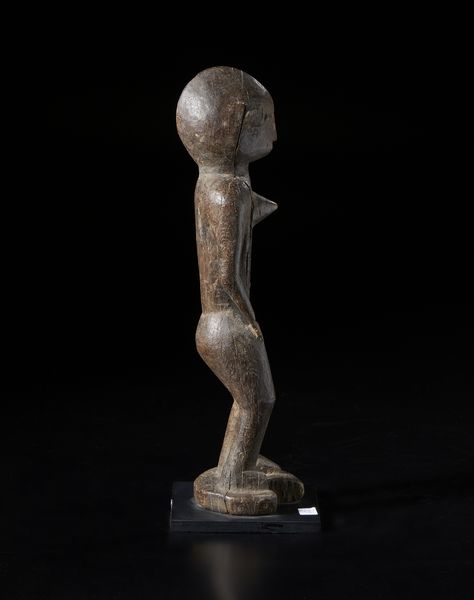 Mossi - Burkina Faso : Scultura antropomorfa. Legno duro a patina scura.  - Asta Asta 422 | AFRICA, OCEANIA E AMERICHE - ARTIGIANATO AFRICANO: VARI COMMITTENTI E SELEZIONE DALLA COLLEZIONE BARTOLOMUCCI Online - Associazione Nazionale - Case d'Asta italiane