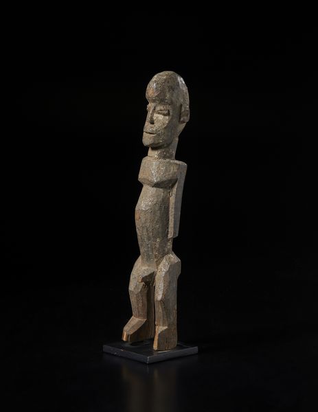 Lobi - Burkina Faso/Costa d'Avorio : Scultura antropomorfa Bateba.Legno duro a patina scura.  - Asta Asta 422 | AFRICA, OCEANIA E AMERICHE - ARTIGIANATO AFRICANO: VARI COMMITTENTI E SELEZIONE DALLA COLLEZIONE BARTOLOMUCCI Online - Associazione Nazionale - Case d'Asta italiane