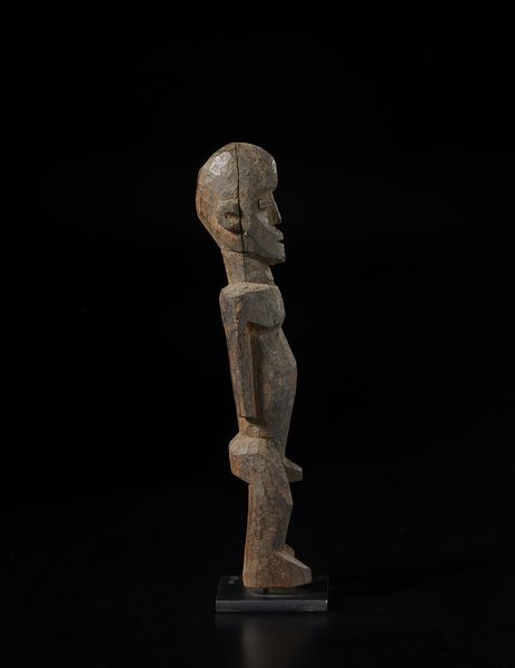 Lobi - Burkina Faso/Costa d'Avorio : Scultura antropomorfa Bateba.Legno duro a patina scura.  - Asta Asta 422 | AFRICA, OCEANIA E AMERICHE - ARTIGIANATO AFRICANO: VARI COMMITTENTI E SELEZIONE DALLA COLLEZIONE BARTOLOMUCCI Online - Associazione Nazionale - Case d'Asta italiane