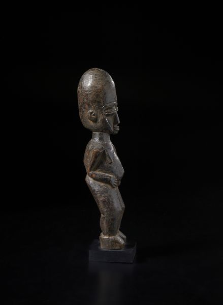 Lobi - Burkina Faso/Costa d'Avorio : Scultura antropomorfa Bateba.Legno duro a patina scura.  - Asta Asta 422 | AFRICA, OCEANIA E AMERICHE - ARTIGIANATO AFRICANO: VARI COMMITTENTI E SELEZIONE DALLA COLLEZIONE BARTOLOMUCCI Online - Associazione Nazionale - Case d'Asta italiane