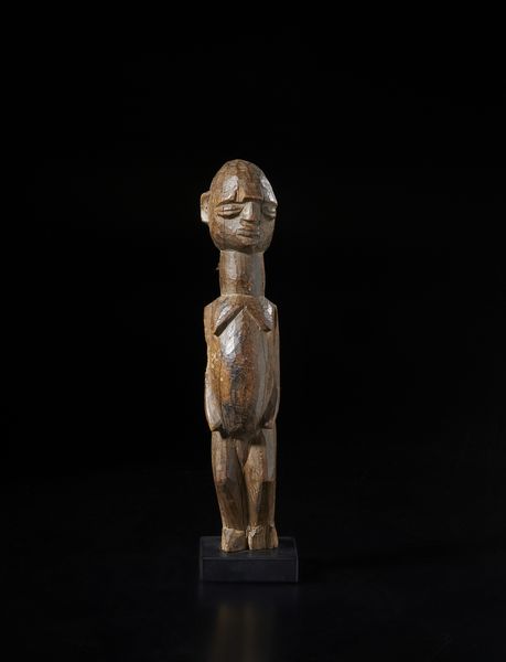 Lobi - Burkina Faso/Costa d'Avorio : Scultura antropomorfa Bateba. Legno duro a patina naturale.  - Asta Asta 422 | AFRICA, OCEANIA E AMERICHE - ARTIGIANATO AFRICANO: VARI COMMITTENTI E SELEZIONE DALLA COLLEZIONE BARTOLOMUCCI Online - Associazione Nazionale - Case d'Asta italiane