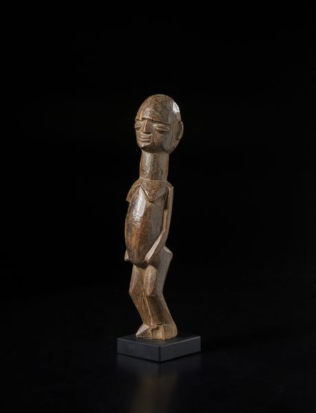 Lobi - Burkina Faso/Costa d'Avorio : Scultura antropomorfa Bateba. Legno duro a patina naturale.  - Asta Asta 422 | AFRICA, OCEANIA E AMERICHE - ARTIGIANATO AFRICANO: VARI COMMITTENTI E SELEZIONE DALLA COLLEZIONE BARTOLOMUCCI Online - Associazione Nazionale - Case d'Asta italiane