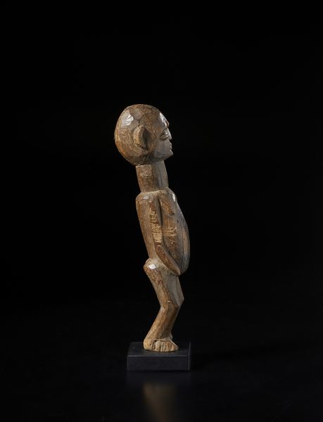 Lobi - Burkina Faso/Costa d'Avorio : Scultura antropomorfa Bateba. Legno duro a patina naturale.  - Asta Asta 422 | AFRICA, OCEANIA E AMERICHE - ARTIGIANATO AFRICANO: VARI COMMITTENTI E SELEZIONE DALLA COLLEZIONE BARTOLOMUCCI Online - Associazione Nazionale - Case d'Asta italiane