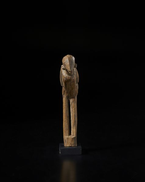 Lobi - Burkina Faso : Scultura zoomorfa Bateba a forma di uccello.Legno duro a patina chiara.  - Asta Asta 422 | AFRICA, OCEANIA E AMERICHE - ARTIGIANATO AFRICANO: VARI COMMITTENTI E SELEZIONE DALLA COLLEZIONE BARTOLOMUCCI Online - Associazione Nazionale - Case d'Asta italiane