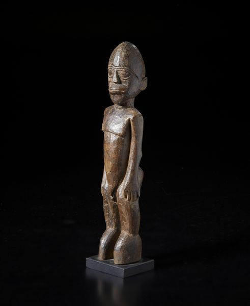 Lobi - Burkina Faso : Scultura antropomorfa Bateba.Legno duro con patina marrone.  - Asta Asta 422 | AFRICA, OCEANIA E AMERICHE - ARTIGIANATO AFRICANO: VARI COMMITTENTI E SELEZIONE DALLA COLLEZIONE BARTOLOMUCCI Online - Associazione Nazionale - Case d'Asta italiane