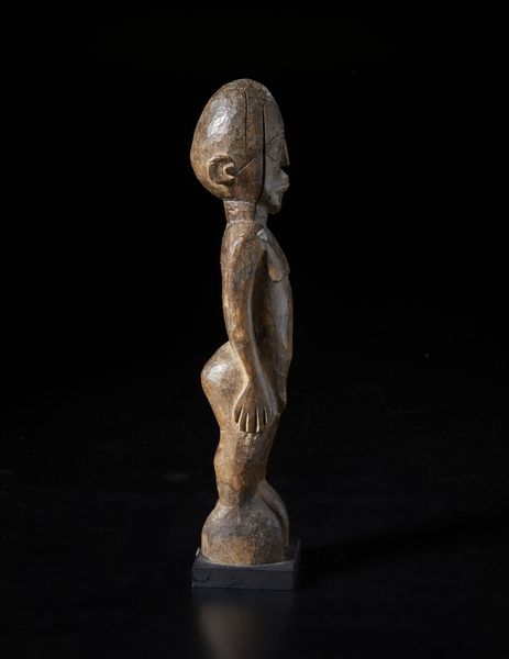 Lobi - Burkina Faso : Scultura antropomorfa Bateba.Legno duro con patina marrone.  - Asta Asta 422 | AFRICA, OCEANIA E AMERICHE - ARTIGIANATO AFRICANO: VARI COMMITTENTI E SELEZIONE DALLA COLLEZIONE BARTOLOMUCCI Online - Associazione Nazionale - Case d'Asta italiane