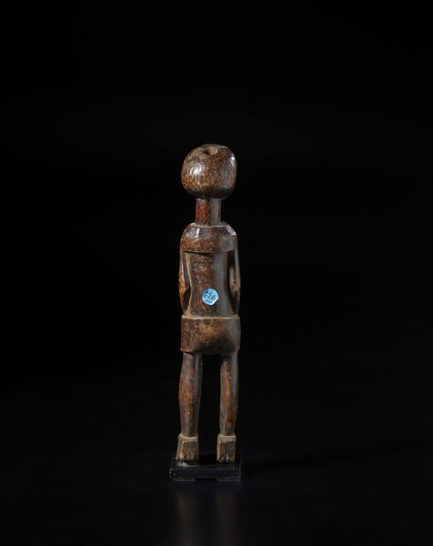 Luvale - Zambia/Angola : Scultura antropomorfa Luvale.  Legno duro a patina scura.  - Asta Asta 422 | AFRICA, OCEANIA E AMERICHE - ARTIGIANATO AFRICANO: VARI COMMITTENTI E SELEZIONE DALLA COLLEZIONE BARTOLOMUCCI Online - Associazione Nazionale - Case d'Asta italiane