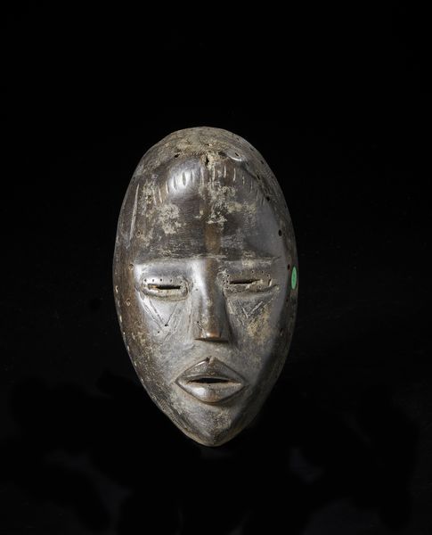 Dan - Costa d'Avorio/Liberia : Maschera antropomorfa con occhi a fessura. Legno duro a patina scura.  - Asta Asta 422 | AFRICA, OCEANIA E AMERICHE - ARTIGIANATO AFRICANO: VARI COMMITTENTI E SELEZIONE DALLA COLLEZIONE BARTOLOMUCCI Online - Associazione Nazionale - Case d'Asta italiane