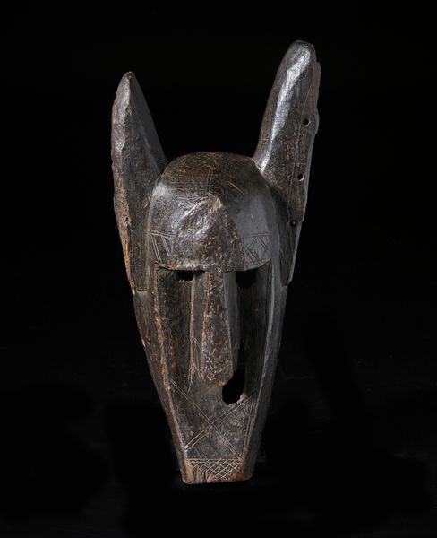 Bambara - Mali : Maschera Iena. Legno duro a patina scura.  - Asta Asta 422 | AFRICA, OCEANIA E AMERICHE - ARTIGIANATO AFRICANO: VARI COMMITTENTI E SELEZIONE DALLA COLLEZIONE BARTOLOMUCCI Online - Associazione Nazionale - Case d'Asta italiane