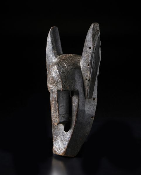 Bambara - Mali : Maschera Iena. Legno duro a patina scura.  - Asta Asta 422 | AFRICA, OCEANIA E AMERICHE - ARTIGIANATO AFRICANO: VARI COMMITTENTI E SELEZIONE DALLA COLLEZIONE BARTOLOMUCCI Online - Associazione Nazionale - Case d'Asta italiane