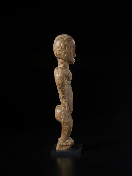 Mossi - Burkina Faso : Scultura antropomorfa con mancanza. Legno duro a patina chiara.  - Asta Asta 422 | AFRICA, OCEANIA E AMERICHE - ARTIGIANATO AFRICANO: VARI COMMITTENTI E SELEZIONE DALLA COLLEZIONE BARTOLOMUCCI Online - Associazione Nazionale - Case d'Asta italiane