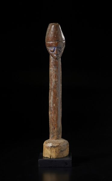 Yoruba -Nigeria : Scultura Shango gianeiforme. Legno duro a patina naturale e pigmento.  - Asta Asta 422 | AFRICA, OCEANIA E AMERICHE - ARTIGIANATO AFRICANO: VARI COMMITTENTI E SELEZIONE DALLA COLLEZIONE BARTOLOMUCCI Online - Associazione Nazionale - Case d'Asta italiane