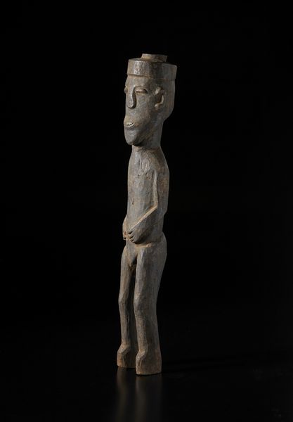 Lobi - Burkina Faso/Costa d'Avorio : Scultura antropomorfa. Legno a patina scura.  - Asta Asta 422 | AFRICA, OCEANIA E AMERICHE - ARTIGIANATO AFRICANO: VARI COMMITTENTI E SELEZIONE DALLA COLLEZIONE BARTOLOMUCCI Online - Associazione Nazionale - Case d'Asta italiane