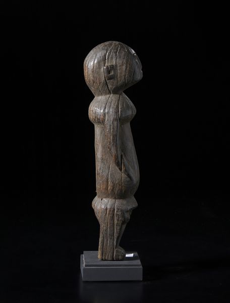 Lobi - Burkina Faso/Costa d'Avorio : Scultura antropomorfa. Legno duro a patina scura.  - Asta Asta 422 | AFRICA, OCEANIA E AMERICHE - ARTIGIANATO AFRICANO: VARI COMMITTENTI E SELEZIONE DALLA COLLEZIONE BARTOLOMUCCI Online - Associazione Nazionale - Case d'Asta italiane