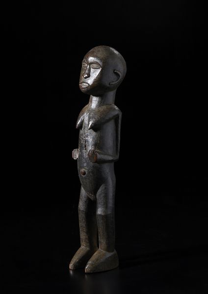 Lobi - Burkina Faso/Costa d'Avorio : Scultura antropomorfa Bateba.Legno duro a patina scura lucida.  - Asta Asta 422 | AFRICA, OCEANIA E AMERICHE - ARTIGIANATO AFRICANO: VARI COMMITTENTI E SELEZIONE DALLA COLLEZIONE BARTOLOMUCCI Online - Associazione Nazionale - Case d'Asta italiane